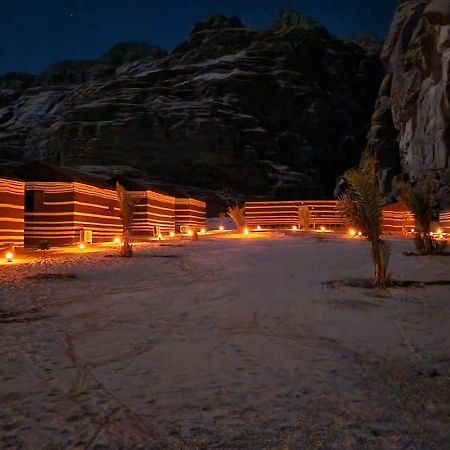 Hotel Moon Night Camp Wadi Rum Esterno foto