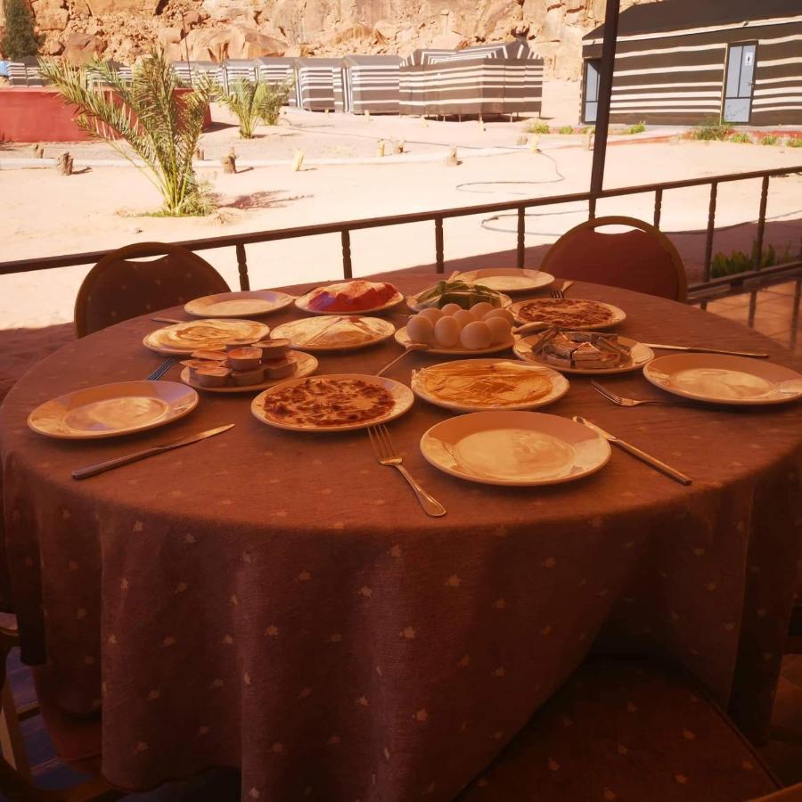 Hotel Moon Night Camp Wadi Rum Esterno foto
