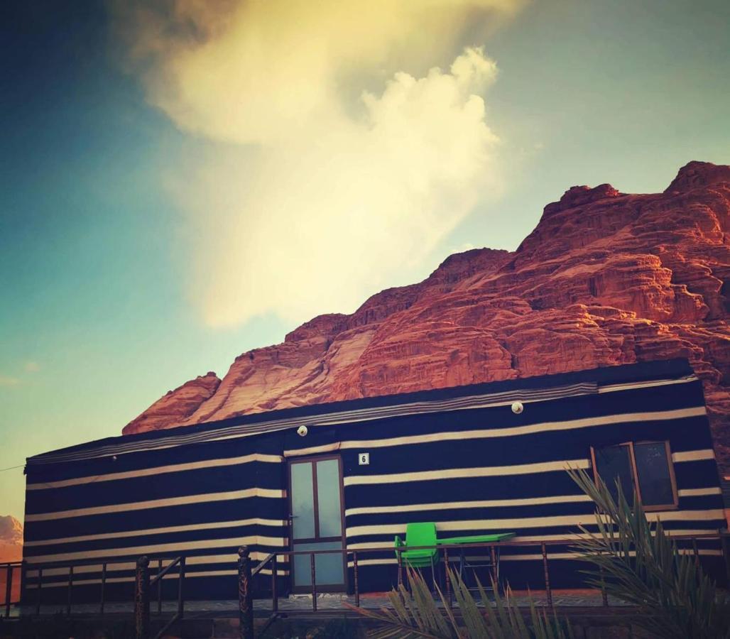 Hotel Moon Night Camp Wadi Rum Esterno foto