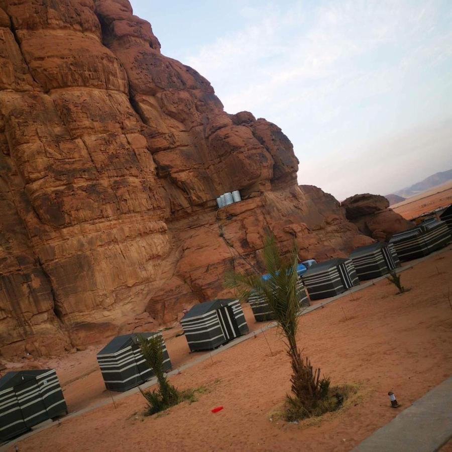 Hotel Moon Night Camp Wadi Rum Esterno foto