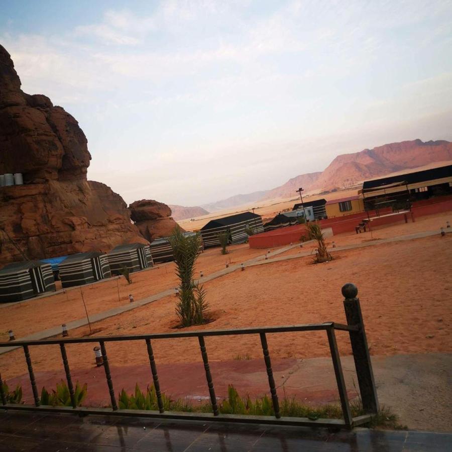 Hotel Moon Night Camp Wadi Rum Esterno foto