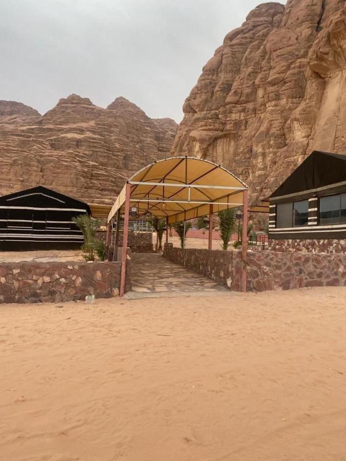 Hotel Moon Night Camp Wadi Rum Esterno foto