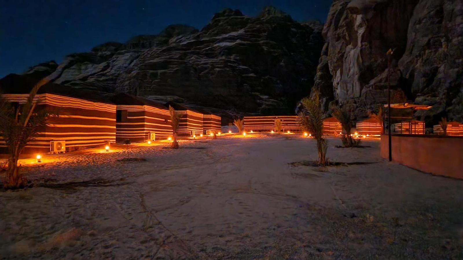 Hotel Moon Night Camp Wadi Rum Esterno foto